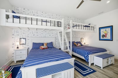Kid-approved sleepover paradise This fun bunk room sleeps the whole crew with 2 queen beds + 2 twin loft bunks—perfect for cousins, kids, and late-night…